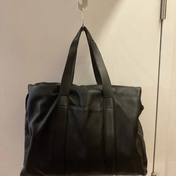 100% Aritzia Six Eleven Mc Duffle Large Leather Bag - Picture 6 of 9